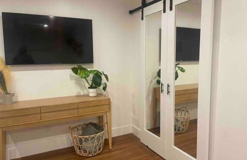 Huge Updated Spanish Apt - Steps to Beach & Bay! - Foto 15