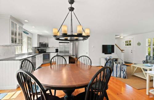 3 Bicycles Provided! Cape Cod Cottage with Deck - Foto 9