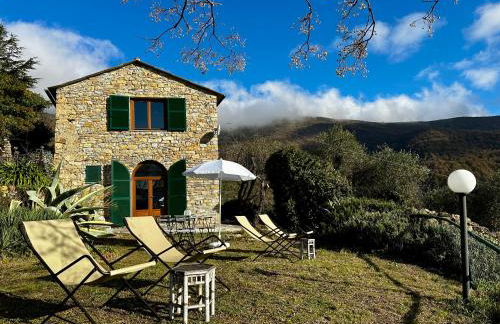 Panoramic Rural House With Garden - Photo 1