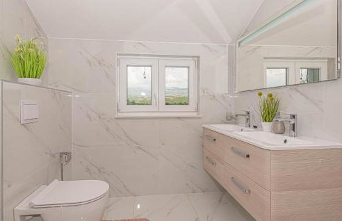 Awesome Home In Ruzic With Jacuzzi - Foto 37