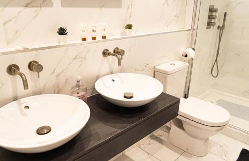 5 Bed House - Pool - Hot Tub - Sauna - Pool Table - Near New Forest and Beach - Sleeps 12 - Photo 10