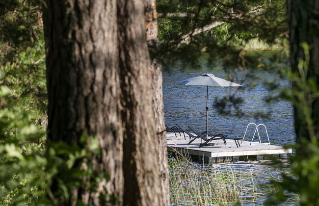 The Lake. Unique Waterfront Villa - Photo 60