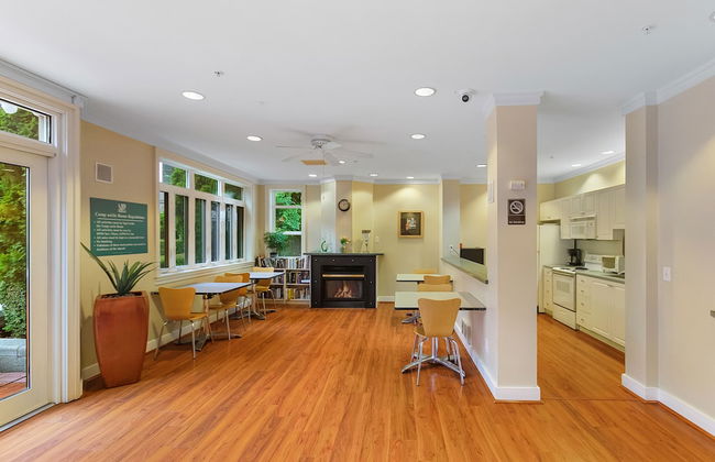 Belltown's Flower Moon - Foto 20