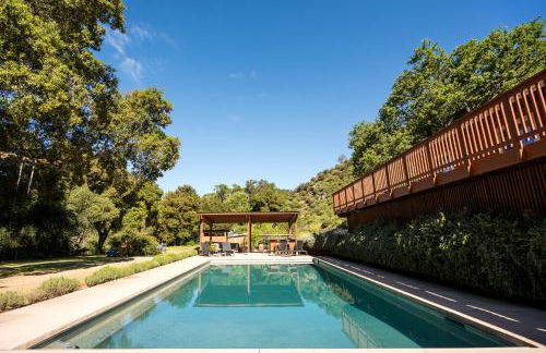 Serene Vineyard Chateau with Pool, Hot Tub, BBQ - Foto 12