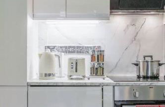 Lovely 2-Bedroom Condo With Balcony and Park View - Foto 11