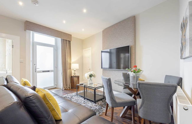 Carmel Apartments Queen Street Residence - Photo 1