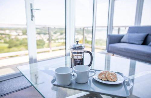 Stunning Property Seaviews, Private Pool & Parking - Photo 30