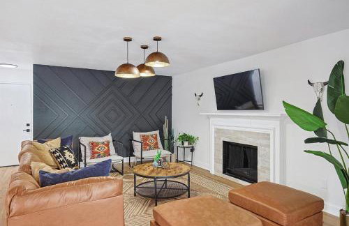 5BR w Backyard Paradise Pool Cinema Games - Foto 8