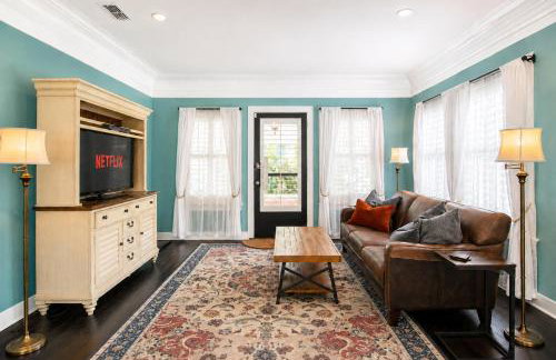 Charming home with pool, enclosed yard, patio & great Woodlawn Lake location - Foto 47
