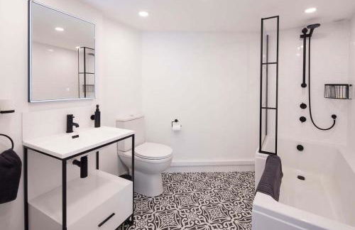 Gorgeous Cottage Parking Short Walk to Beach - Foto 14