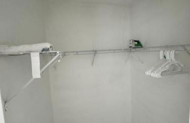 Luxury Pool Retreat Sleep 17 Near Beach - Foto 17