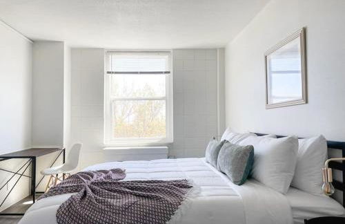 Sleepover Downtown Cincinnati 1BD 1BA Apartments - Photo 12