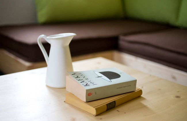 Cute Yellow Handmade House With Garden - Foto 42