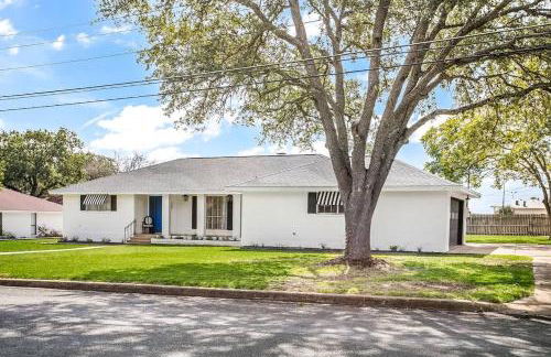 A Crystal Place Hot Tub 1 Blk off Main St! - Foto 2