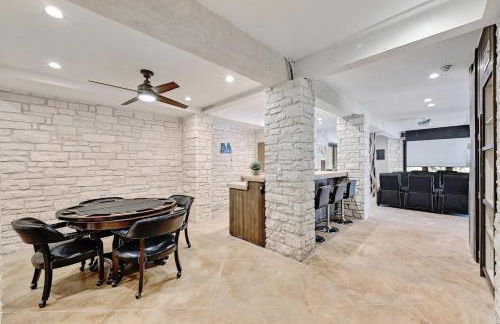 Luxury Lakefront Escape on Lake Travis - Photo 31