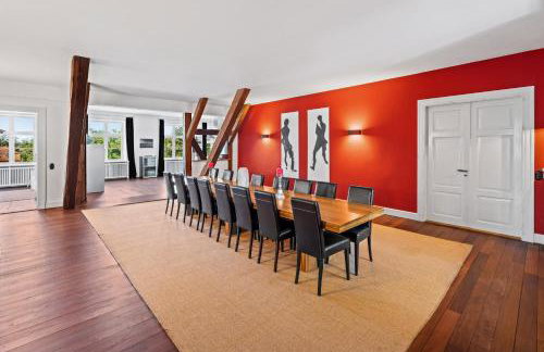 GUT KLETKAMP "Penthouse im Schloss" - Premium-Ferienwohnung mit 5 Schlafzimmern auf 400qm I Kamin I 2 Wohnzimmer I Garten & Terrasse I Wald- und Seeblick I Profi-Küche I 15 Min zur Ostsee I Parkplätze I WLAN - Foto 8