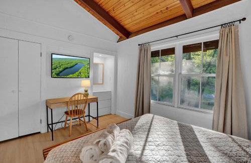 Lakefront Home, Hot Tub, Pool Access, Boats, Pets - Photo 35