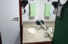 Búzios Praia da Ferradura Linda casa dentro de Condomínio com toda infraestrutura - água e luz inclusos na tarifa - Foto 59