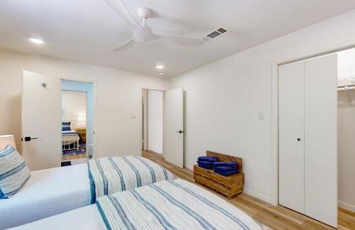 6 Mi to Lake Brookeland Home with Treehouse Vibes - Photo 18