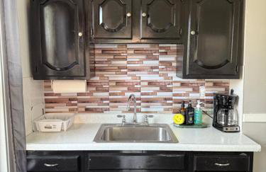 Free Parking! Private Rooftop! 3bd near downtown! - Photo 7