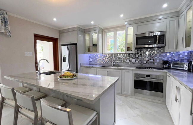 Villa Francoise - 4 Bedroom Beachfront w Pool - Foto 22