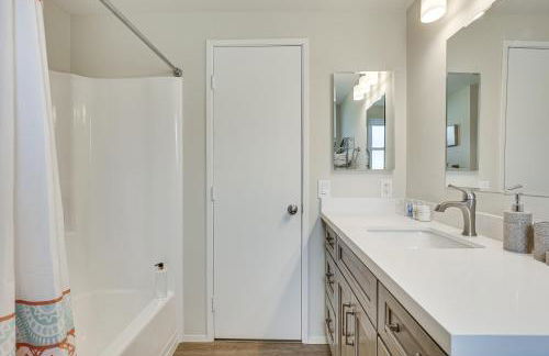 Sunny Oceanside Home with Patio, 5 Mi to Downtown! - Photo 19