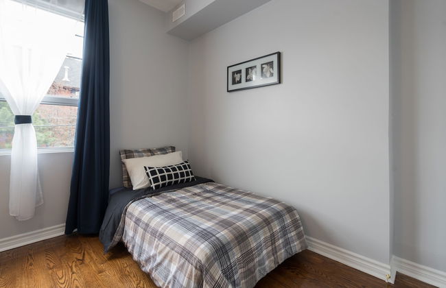 Applewood Suites - 4 BDRM King West - Photo 2