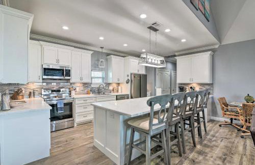 Ocean View and Wraparound Deck Crystal Beach Home! - Foto 12