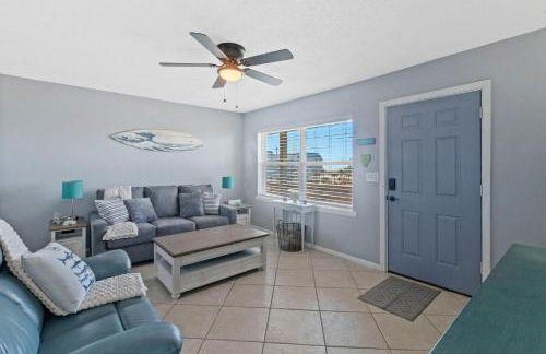 2BR Retreat with Pool, Near Beach and The Hangout - Photo 4
