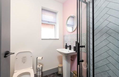 2BR Flat, Free Parking, WiFi, Smart TV - Foto 9