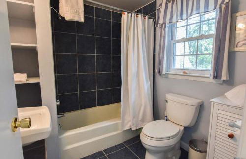 Cottage w Private Association Pool - Photo 16