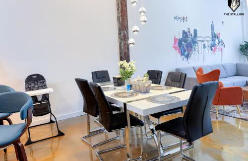 The Stallion #104 - Brand New Modern Spacious Loft with Patio - Walkable to attractions - Foto 7