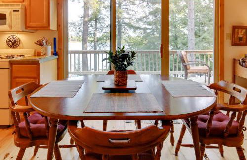 Waterfront Mercer Cabin with Wraparound Porch! - Foto 7