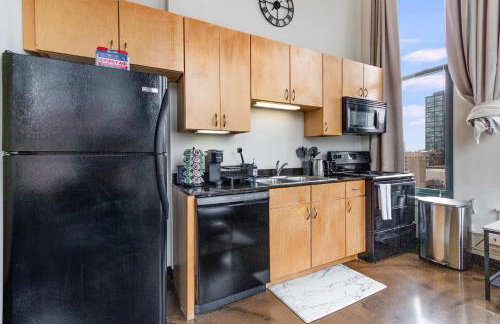 West Loop - City Views With In & Out Parking 1 - Photo 7