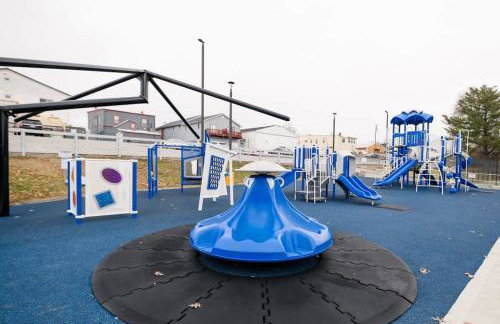 3-story home for 12 Near Ark with Hot Tub & Parking! - Foto 28