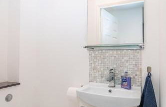 2 bedroom house with parking in Borehamwood - Foto 19