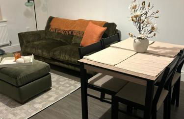 Cozy 2-Bed Home near Barnwell Country Park - Free Parking - Photo 4