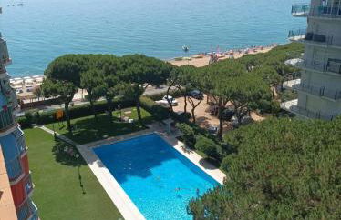 Bright Apartment with Two Balconies and a Seaside Pool - Foto 37