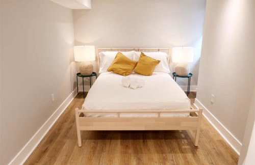 Best of Brookland Family Friendly w Private Parking - Photo 16