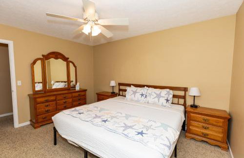 5 Bedroom Home in Old Homestead II - Photo 51