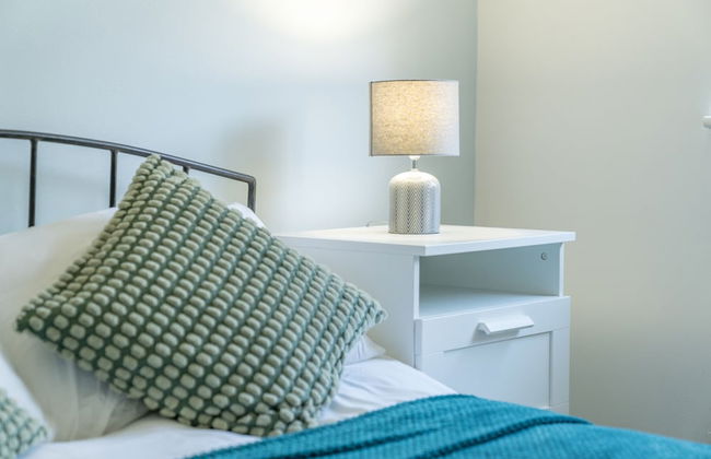 Crawley Pet Friendly 1-Bedroom Apartment - Foto 6