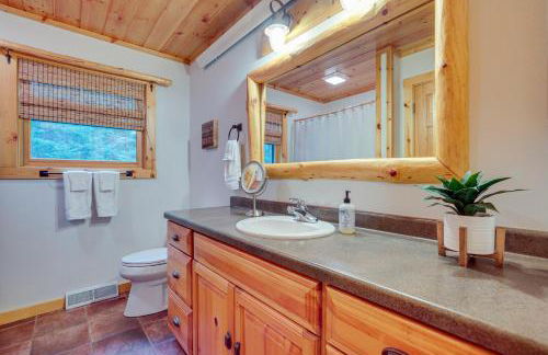 Lakefront Presque Isle Cabin with Private Dock - Foto 12