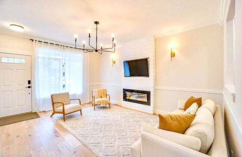 Modern 3BR Loft, Terrace & New Remodel, Sleeps 6 - Foto 1