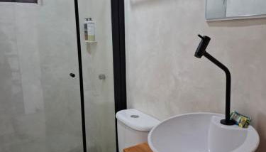 Lua Chalés 14 chalés equipados com churrasqueira individua , piscina e hidro incluindo café da manhã servido no quarto , roupa de cama, toalhas de banho e de praia a apenas 600 metros da praia de Maresias - Foto 4, Shower
