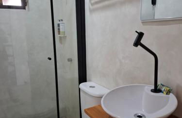 Lua Chalés 14 chalés equipados com churrasqueira individua , piscina e hidro incluindo café da manhã servido no quarto , roupa de cama, toalhas de banho e de praia a apenas 600 metros da praia de Maresias - Foto 4