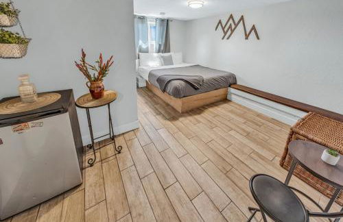 NEW! HUGE 5BR Mountain Views Game Room Hot Tub Lawn Games BBQ - Photo 69