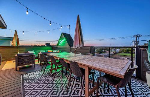 Designer Single Family House-Rooftop- Hot Tub - Foto 5