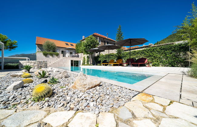 Villa Lastva is a Five Star Seafront Luxury Villa With Privite Pool - Foto 28