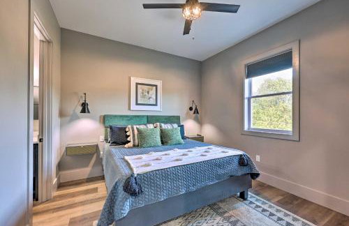 Lavish Riverfront Escape with Gas Grill! - Foto 25