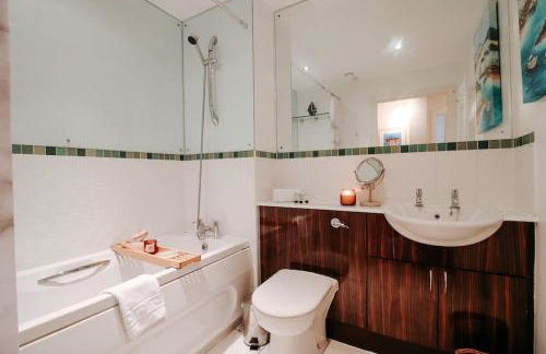 Bay View Apartment, by Solace Stays - Photo 8